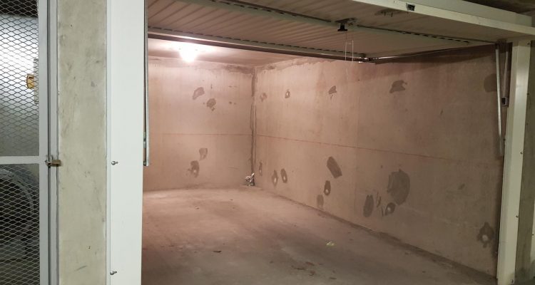 Vente Garage 16 m² à Lyon-4eme-Arrondissement 39 000 € - Lyon-4eme-Arrondissement (69004) - 1