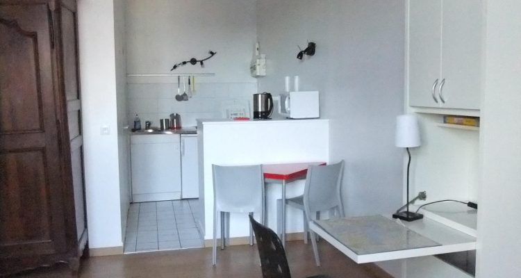 Location Studio 28 m² à Lyon-1er-Arrondissement 640 € CC /mois - Lyon-1er-Arrondissement (69001)