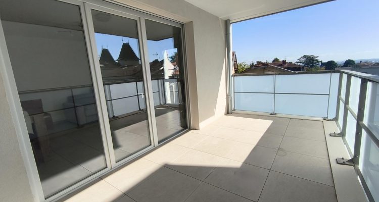 T3 récent, traversant, avec vue et garage inclus - Caluire-Et-Cuire (69300)